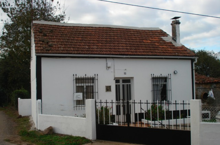 Casa con finca de 4700m² a rehabilitar en Coristanco - Se vende casa en Coristanco (A Coruña)