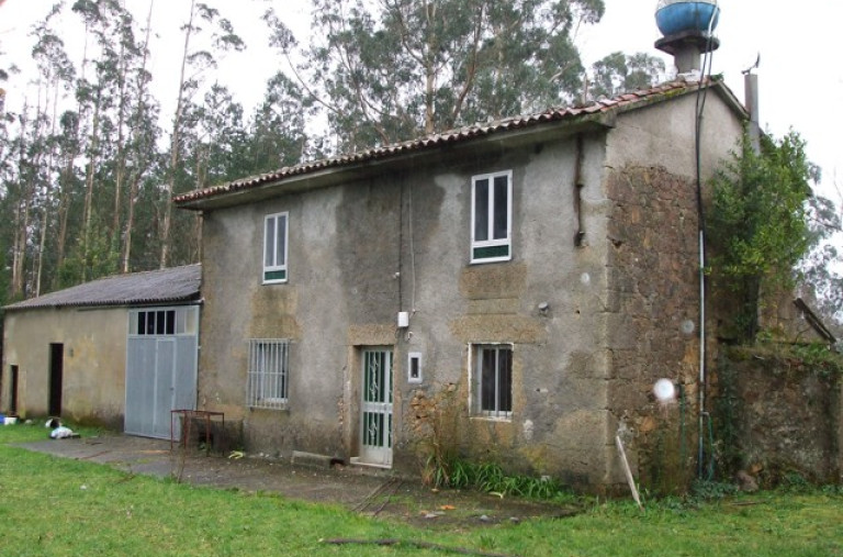Amplia casa de piedra a restaurar a la venta en Cerceda - Se vende casa en Cerceda (A Coruña)